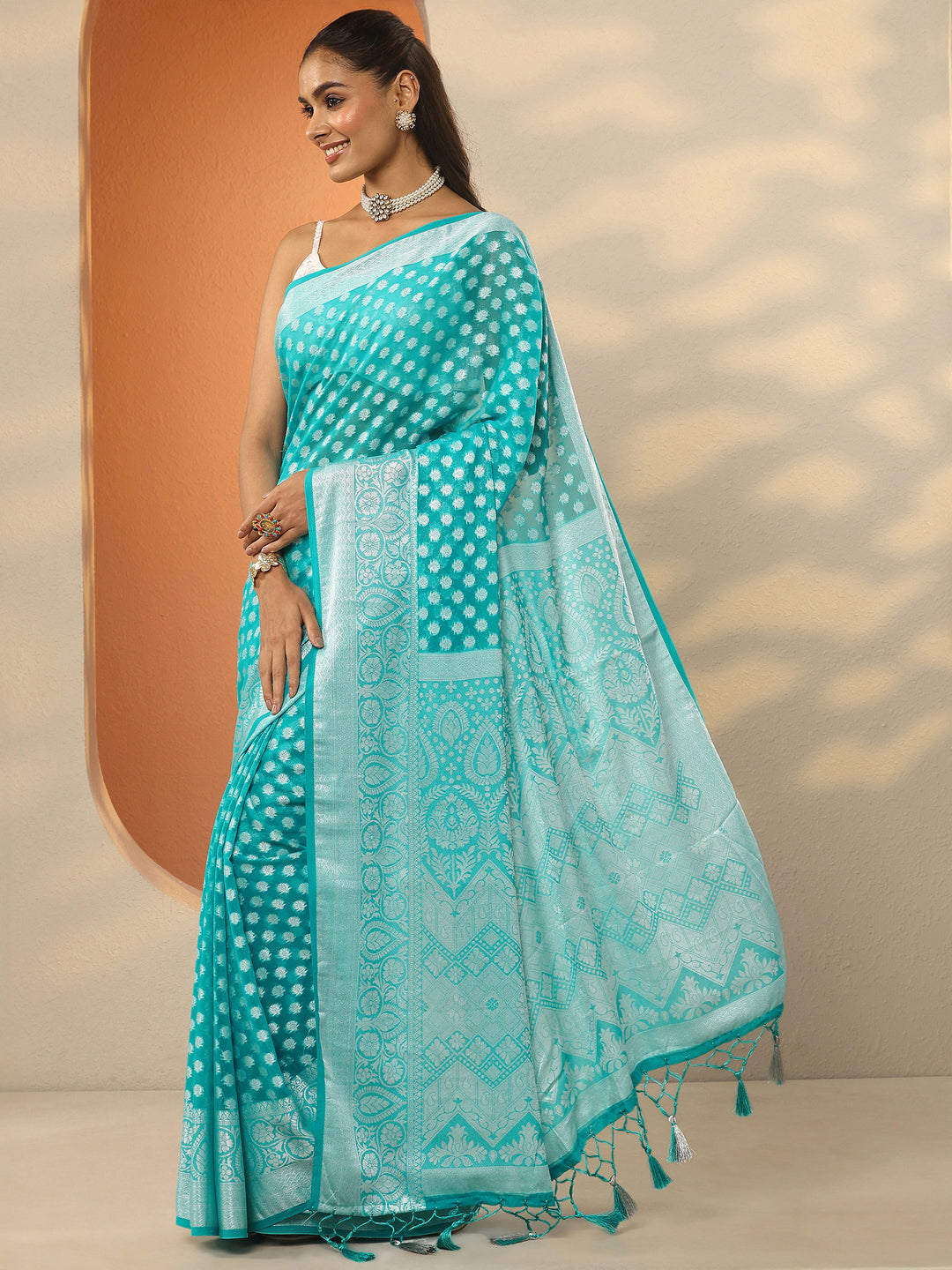 Green Woven Design Pure Georgette Saree With Unstitched Blouse Piece