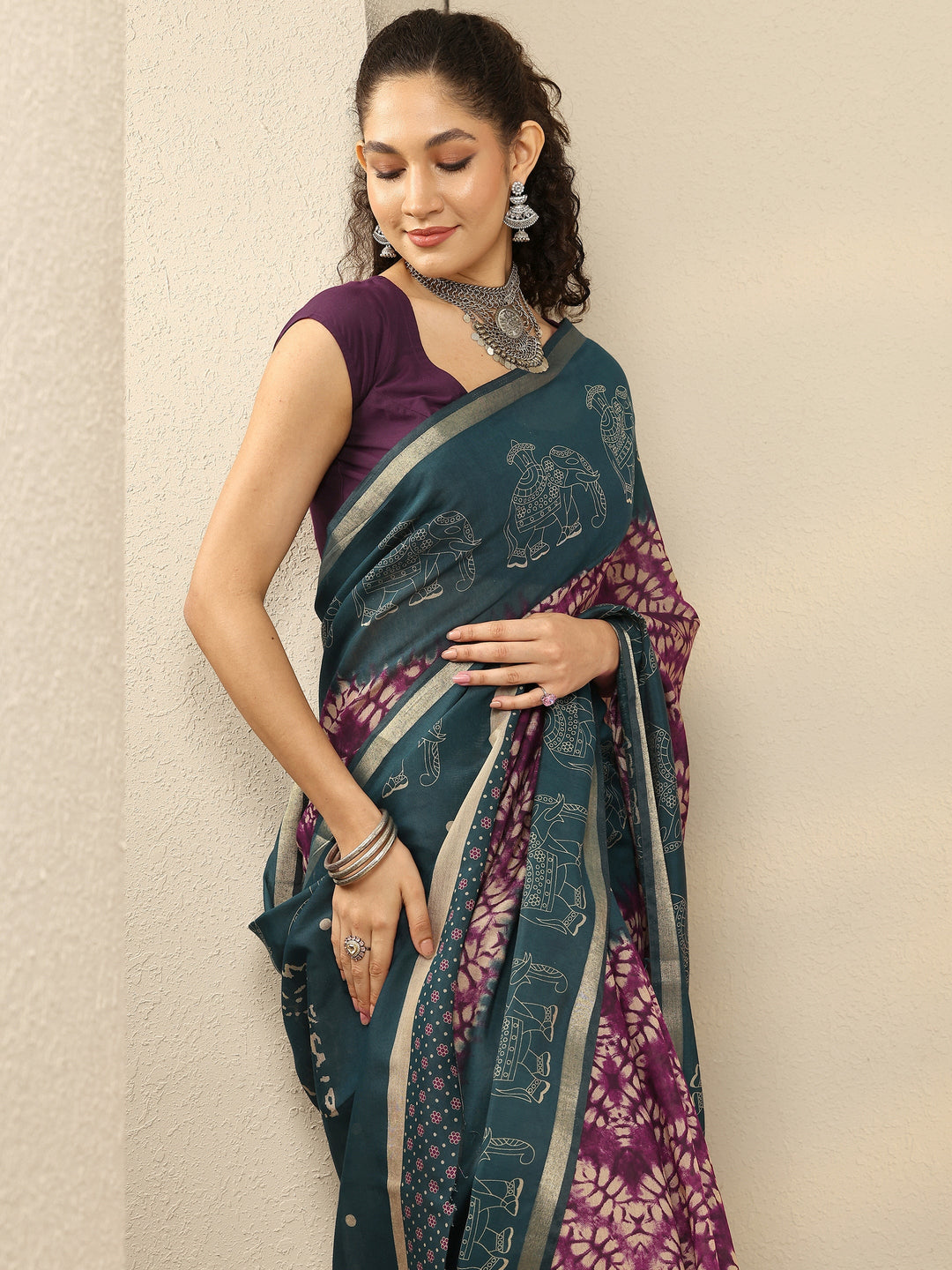 Purple Printed Silk Blend Saree With Unstitched Blouse Piece