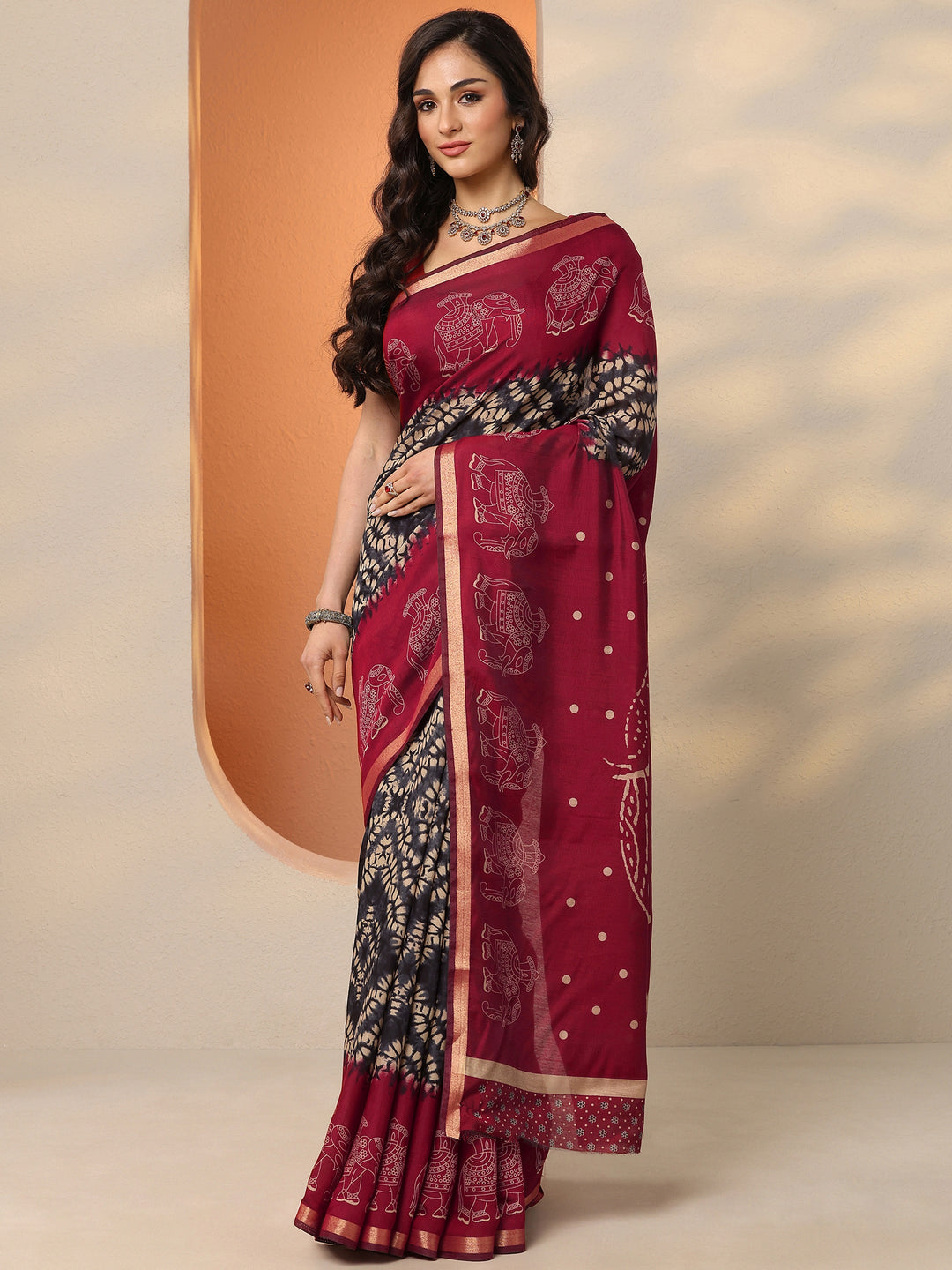 Navy Blue Printed Silk Blend Saree With Unstitched Blouse Piece