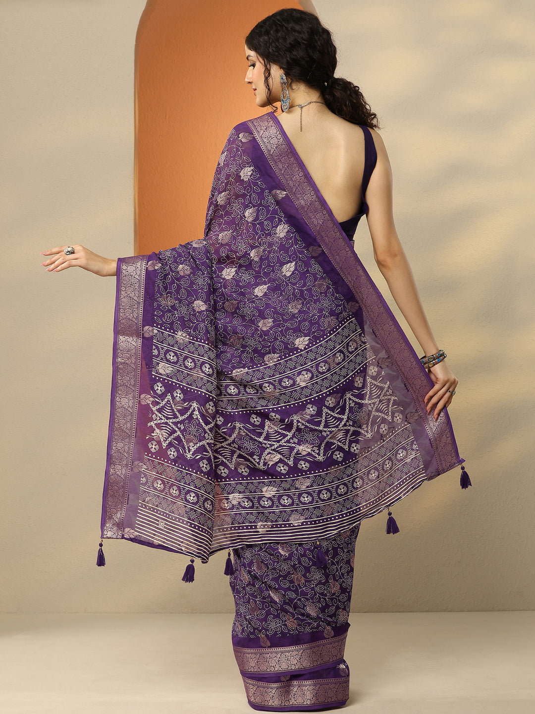 Purple Printed Silk Blend Saree With Unstitched Blouse Piece