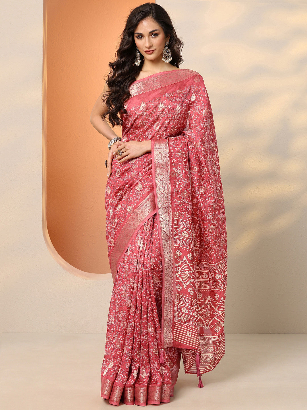 Coral Printed Silk Blend Saree With Unstitched Blouse Piece