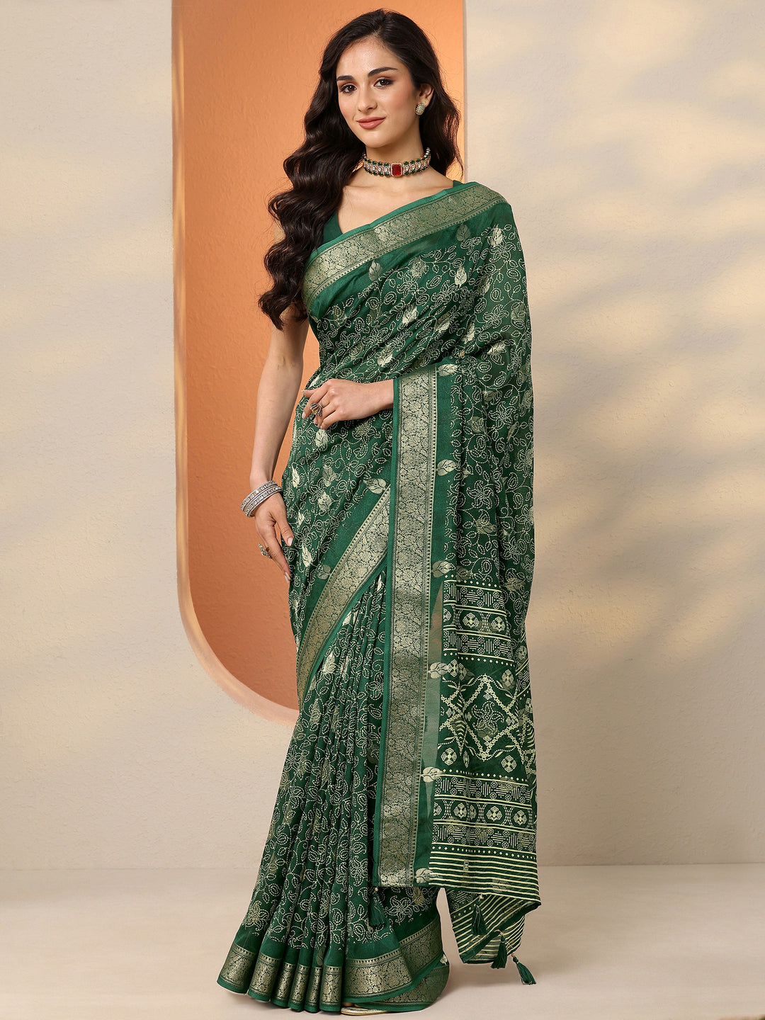Green Printed Silk Blend Saree With Unstitched Blouse Piece