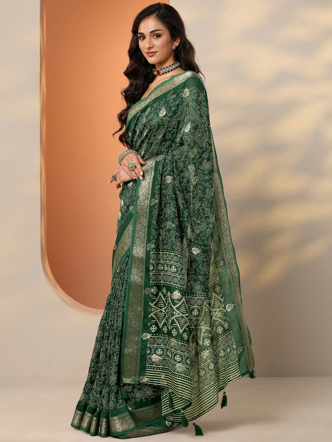 Green Printed Silk Blend Saree With Unstitched Blouse Piece