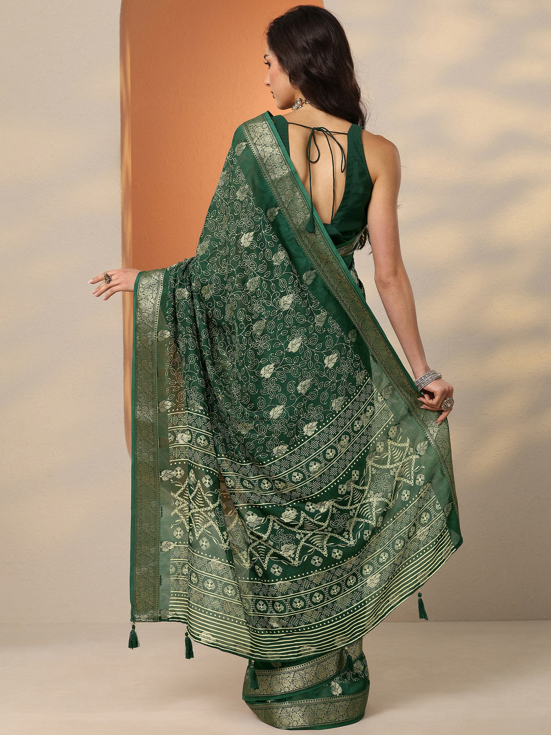 Green Printed Silk Blend Saree With Unstitched Blouse Piece