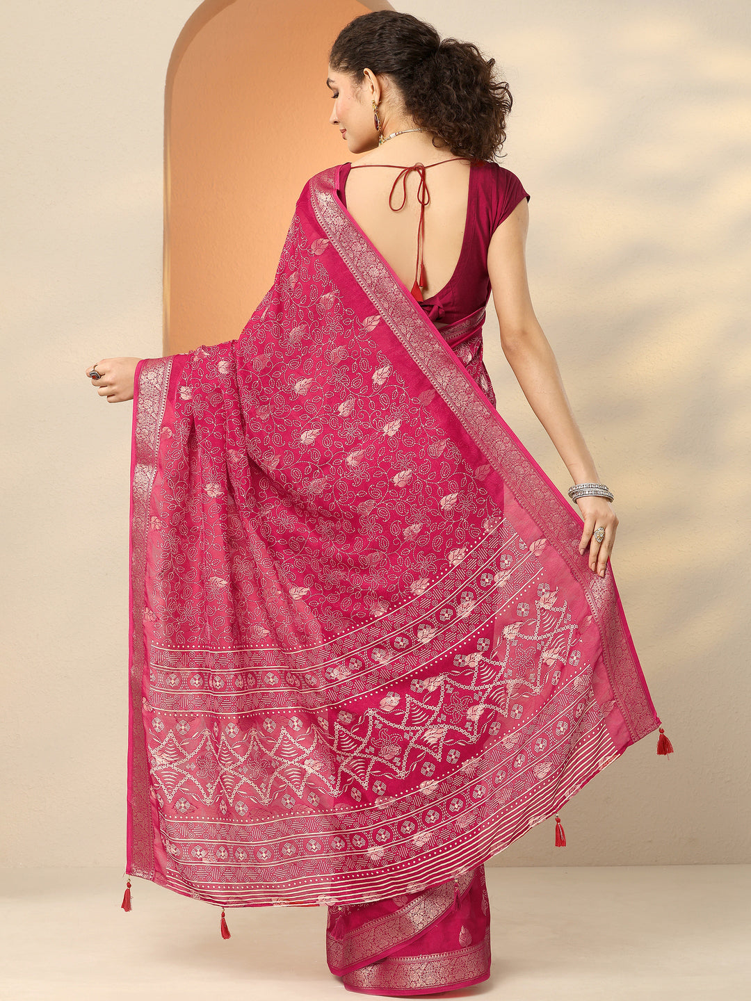 Pink Printed Silk Blend Saree With Unstitched Blouse Piece