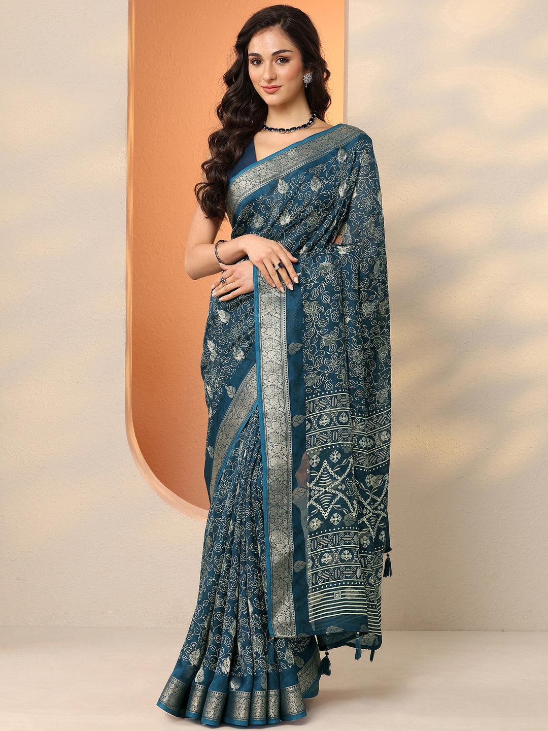 Navy Blue Printed Silk Blend Saree With Unstitched Blouse Piece