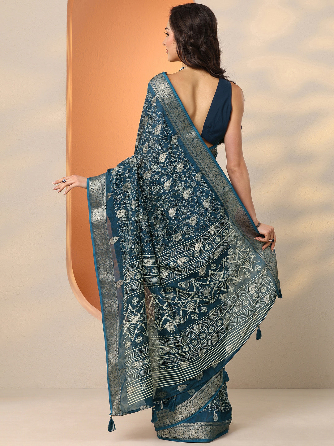 Navy Blue Printed Silk Blend Saree With Unstitched Blouse Piece