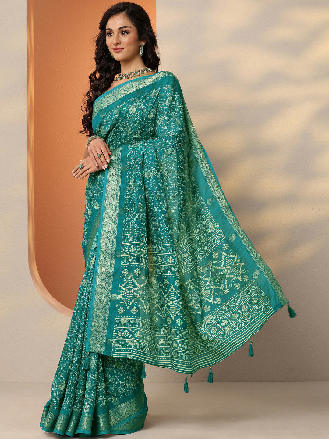 Green Printed Silk Blend Saree With Unstitched Blouse Piece