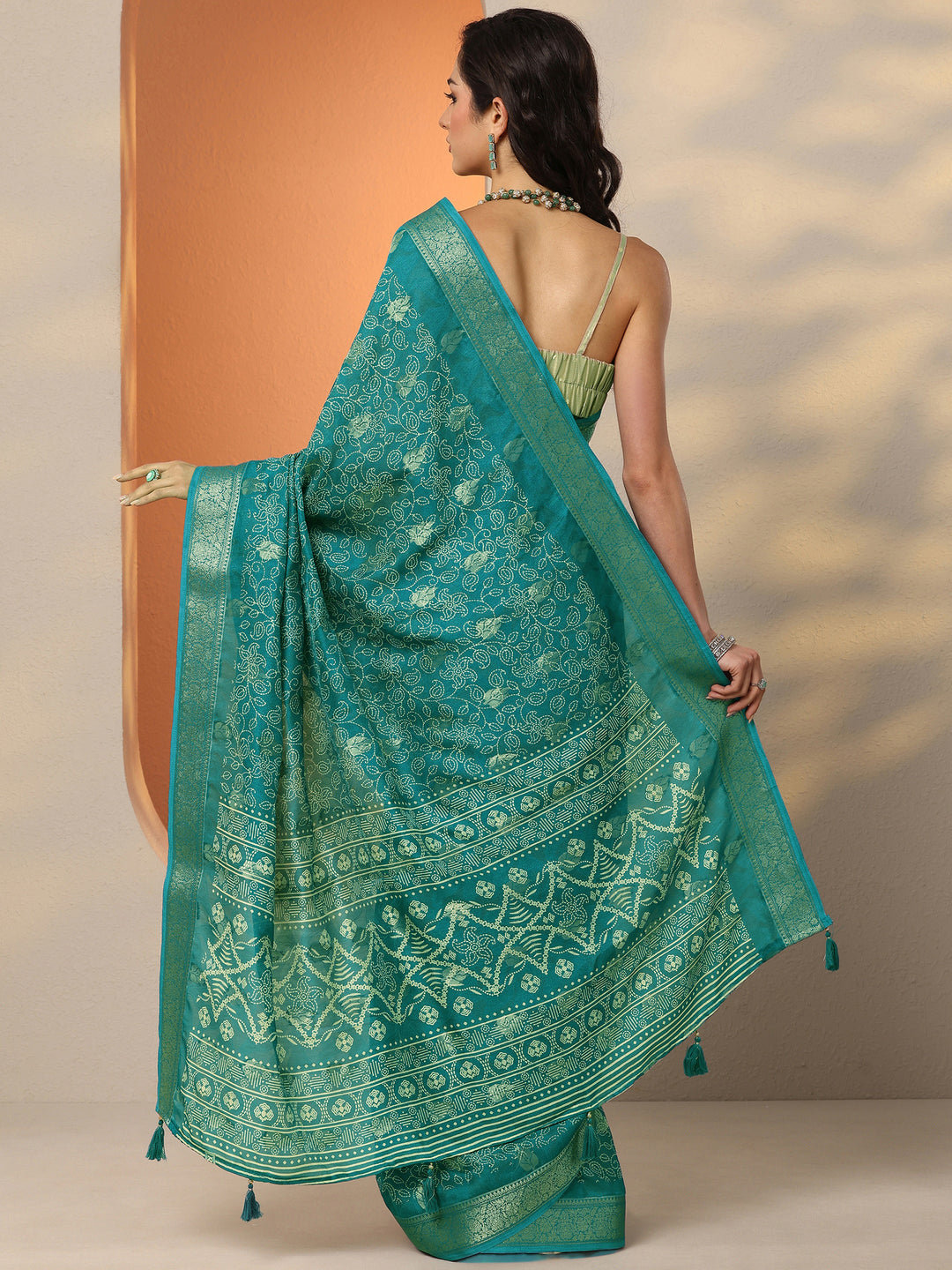 Green Printed Silk Blend Saree With Unstitched Blouse Piece