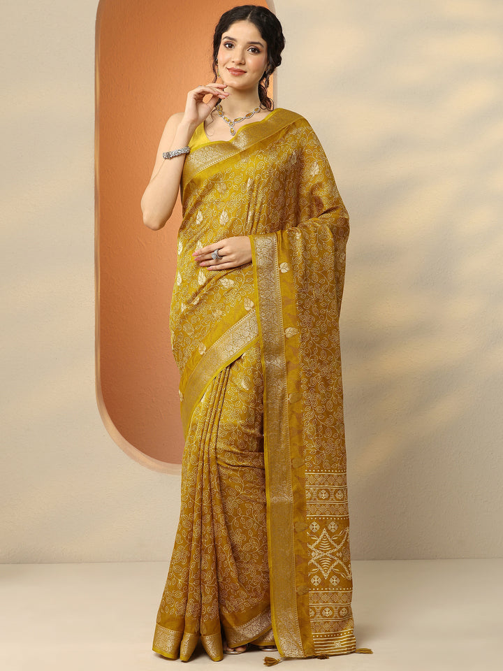 Mustard Printed Silk Blend Saree With Unstitched Blouse Piece