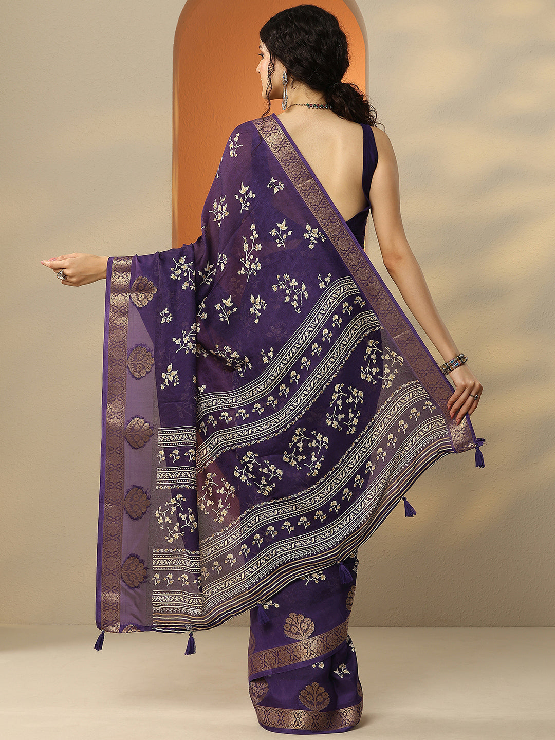 Purple Printed Silk Blend Saree With Unstitched Blouse Piece