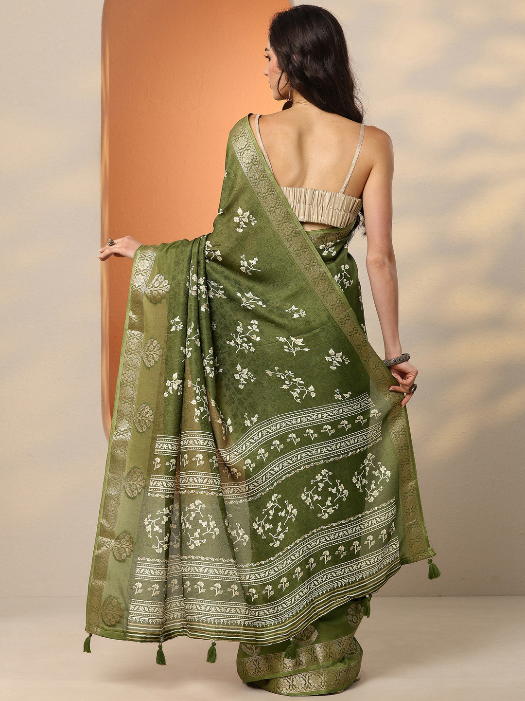 Green Printed Silk Blend Saree With Unstitched Blouse Piece