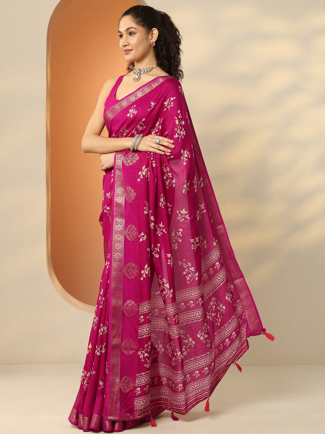 Pink Printed Silk Blend Saree With Unstitched Blouse Piece