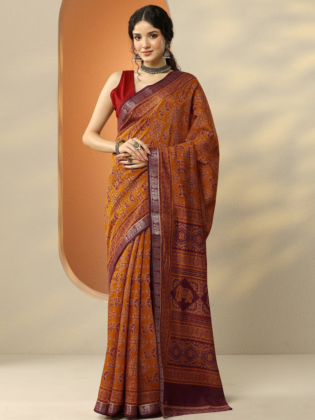 Mustard Printed Silk Blend Saree With Unstitched Blouse Piece