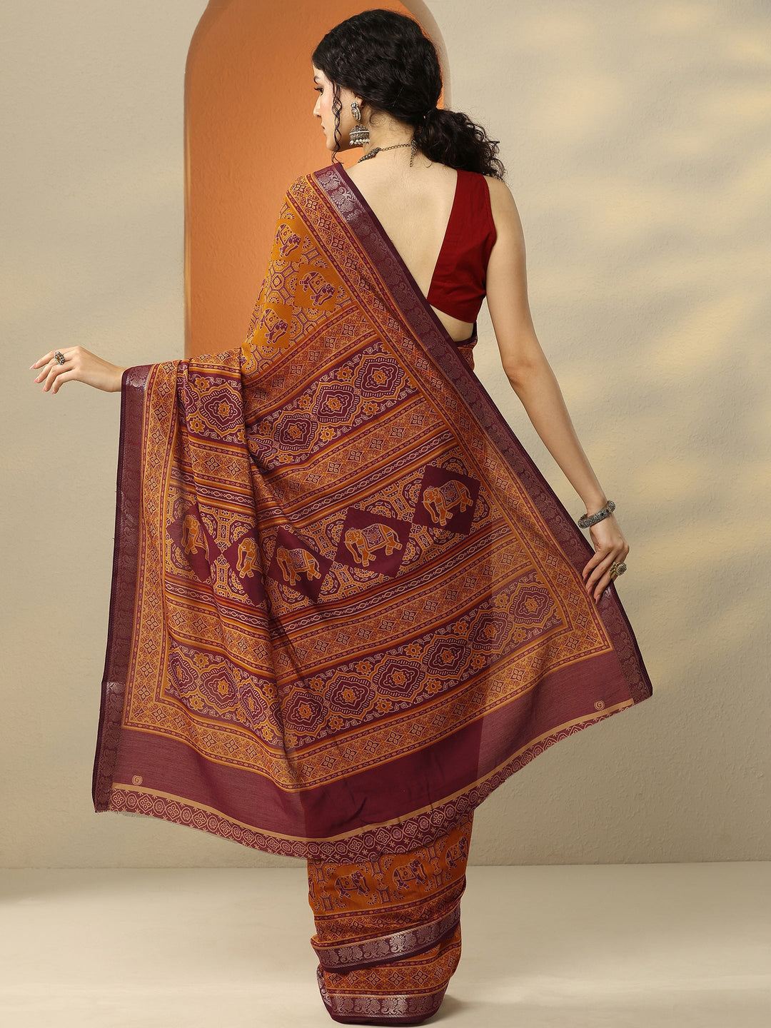 Mustard Printed Silk Blend Saree With Unstitched Blouse Piece