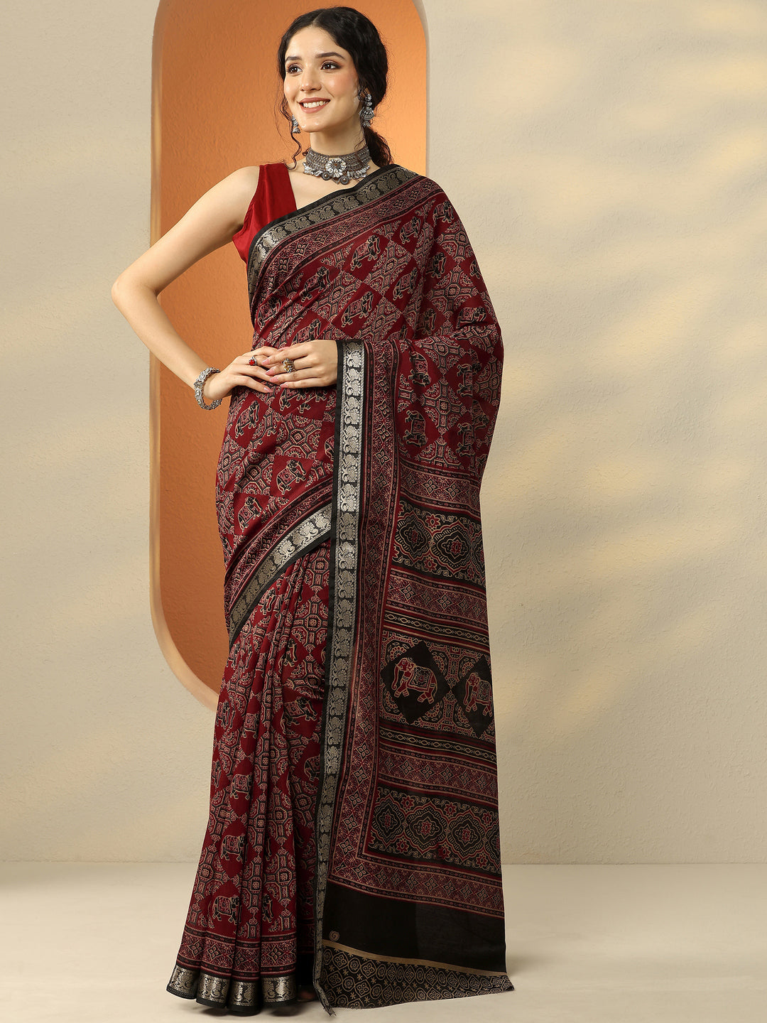 Red Printed Silk Blend Saree With Unstitched Blouse Piece