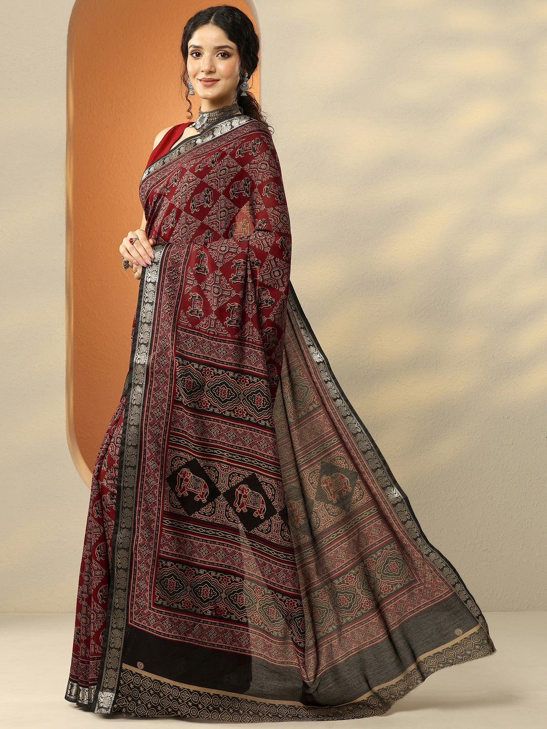 Red Printed Silk Blend Saree With Unstitched Blouse Piece