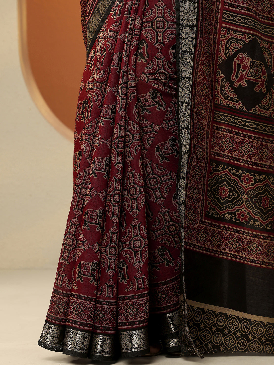 Red Printed Silk Blend Saree With Unstitched Blouse Piece