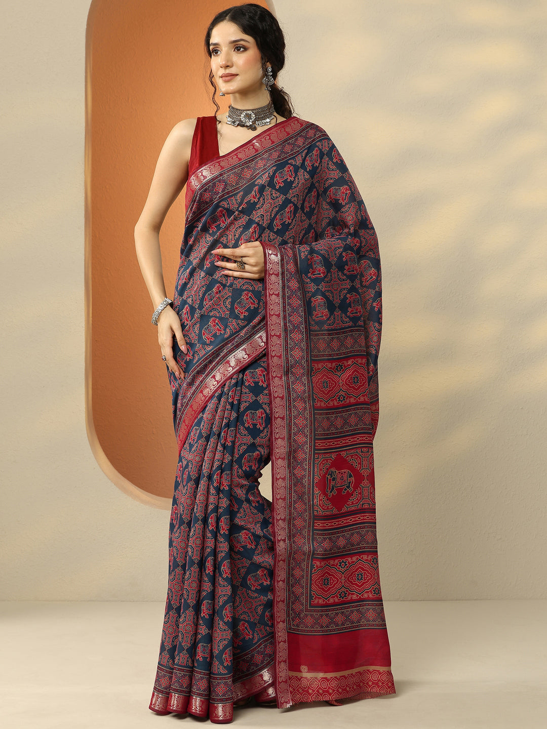 Navy Blue Printed Silk Blend Saree With Unstitched Blouse Piece