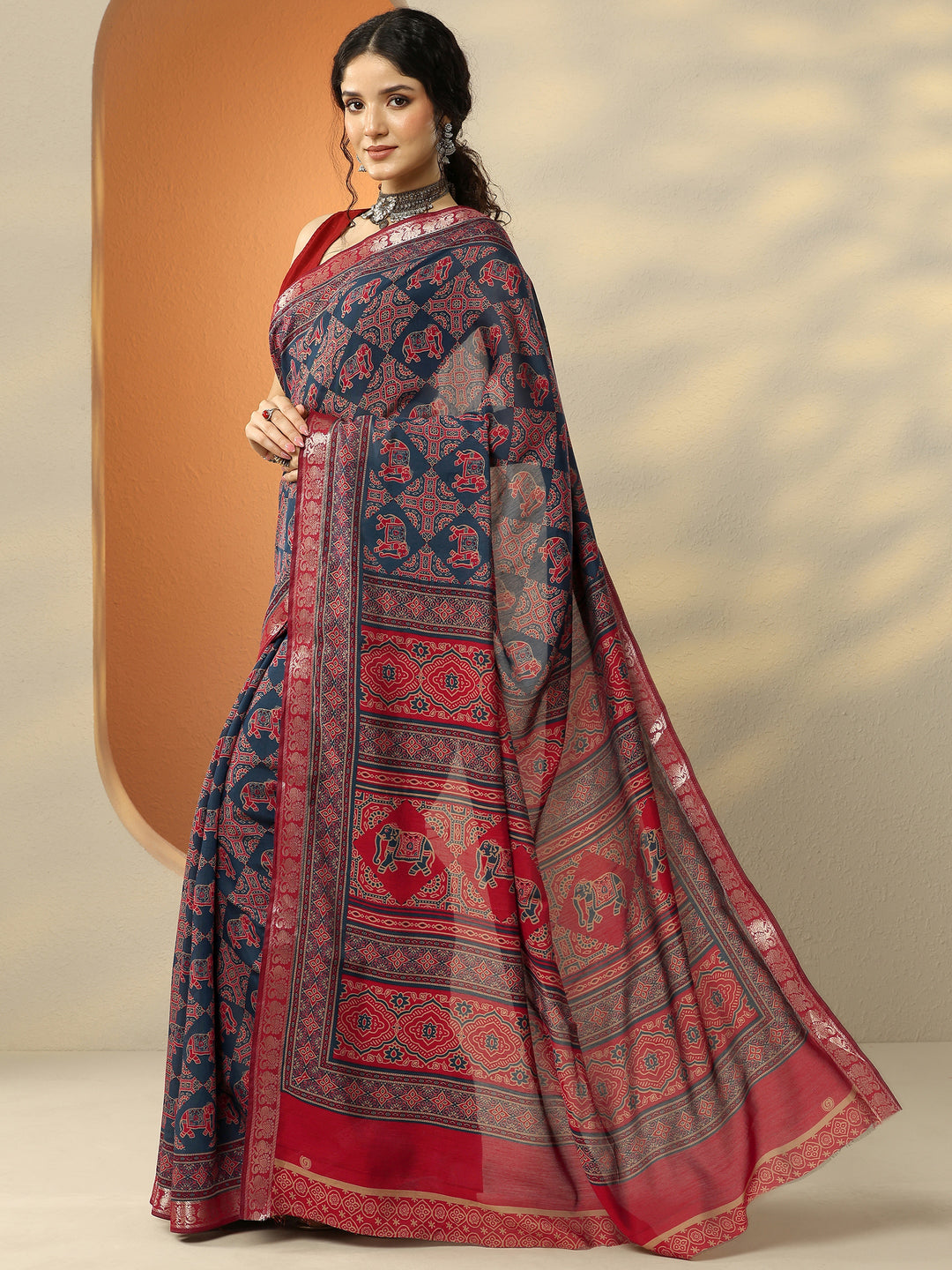 Navy Blue Printed Silk Blend Saree With Unstitched Blouse Piece