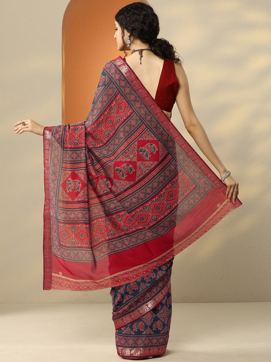 Navy Blue Printed Silk Blend Saree With Unstitched Blouse Piece