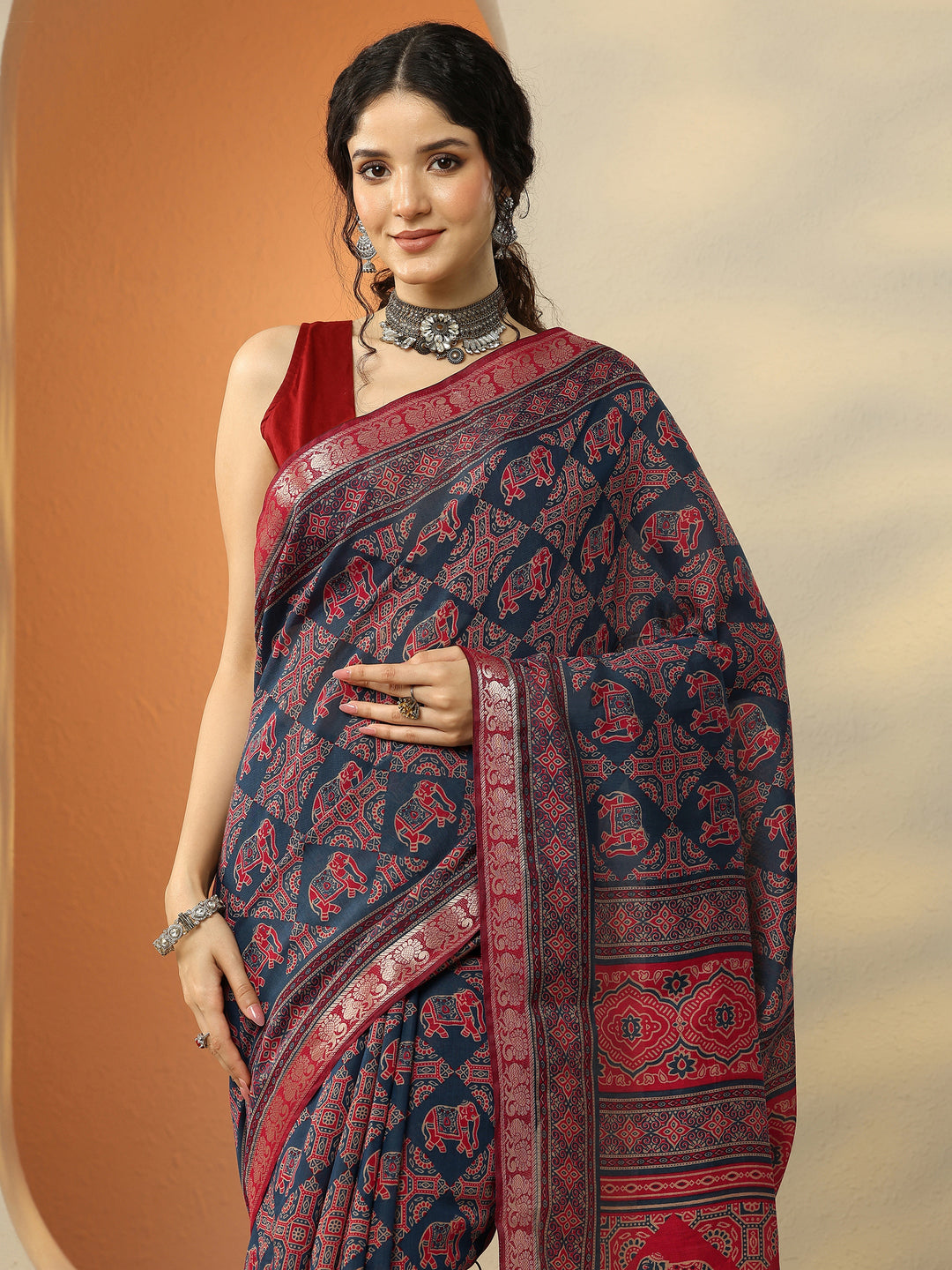 Navy Blue Printed Silk Blend Saree With Unstitched Blouse Piece