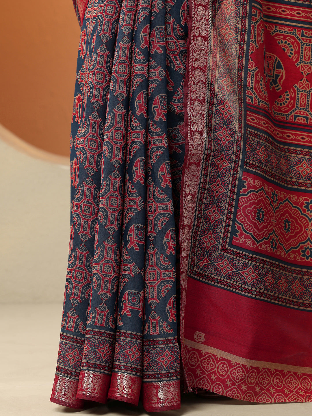 Navy Blue Printed Silk Blend Saree With Unstitched Blouse Piece