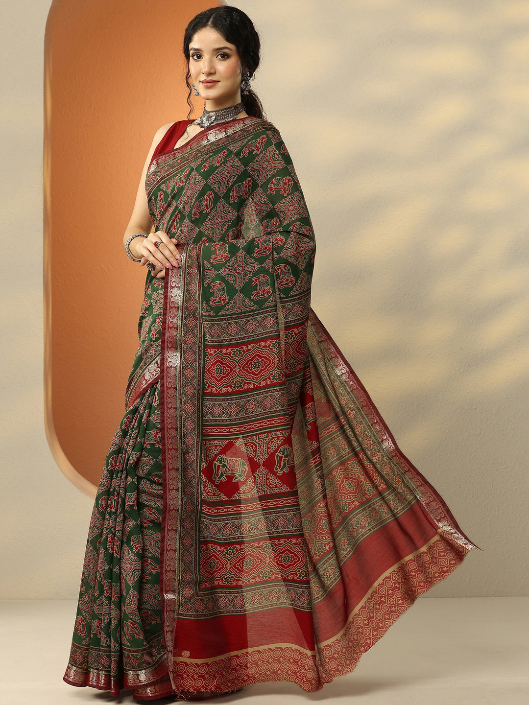 Green Printed Silk Blend Saree With Unstitched Blouse Piece
