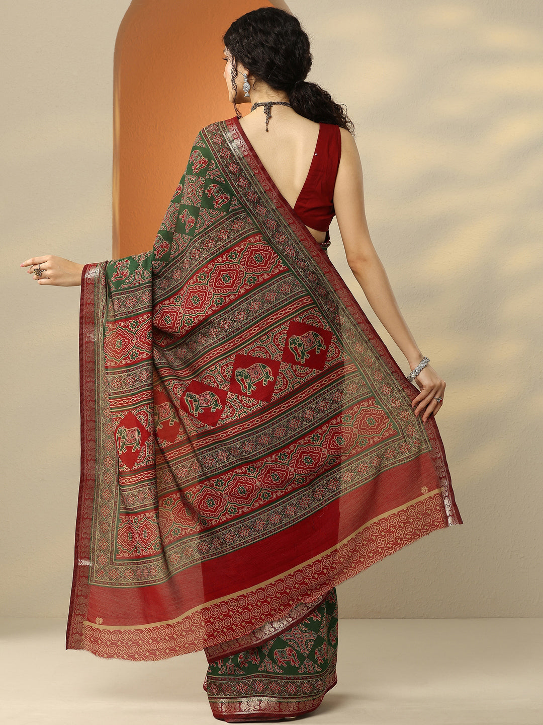 Green Printed Silk Blend Saree With Unstitched Blouse Piece