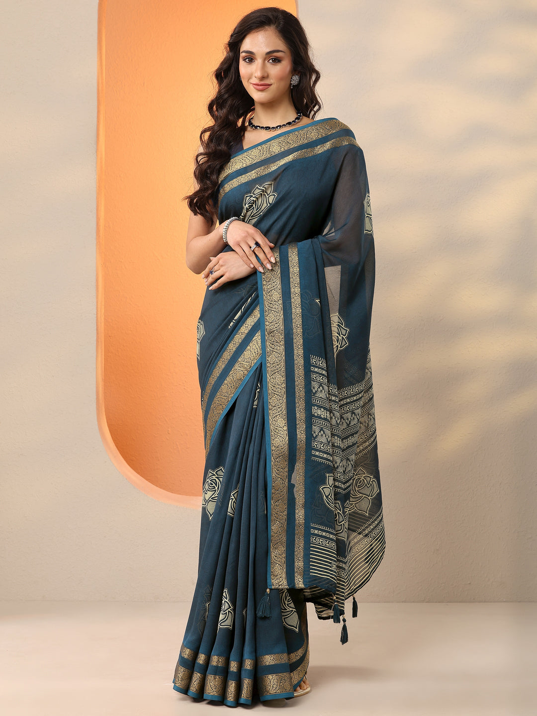 Navy Blue Printed Silk Blend Saree With Unstitched Blouse Piece