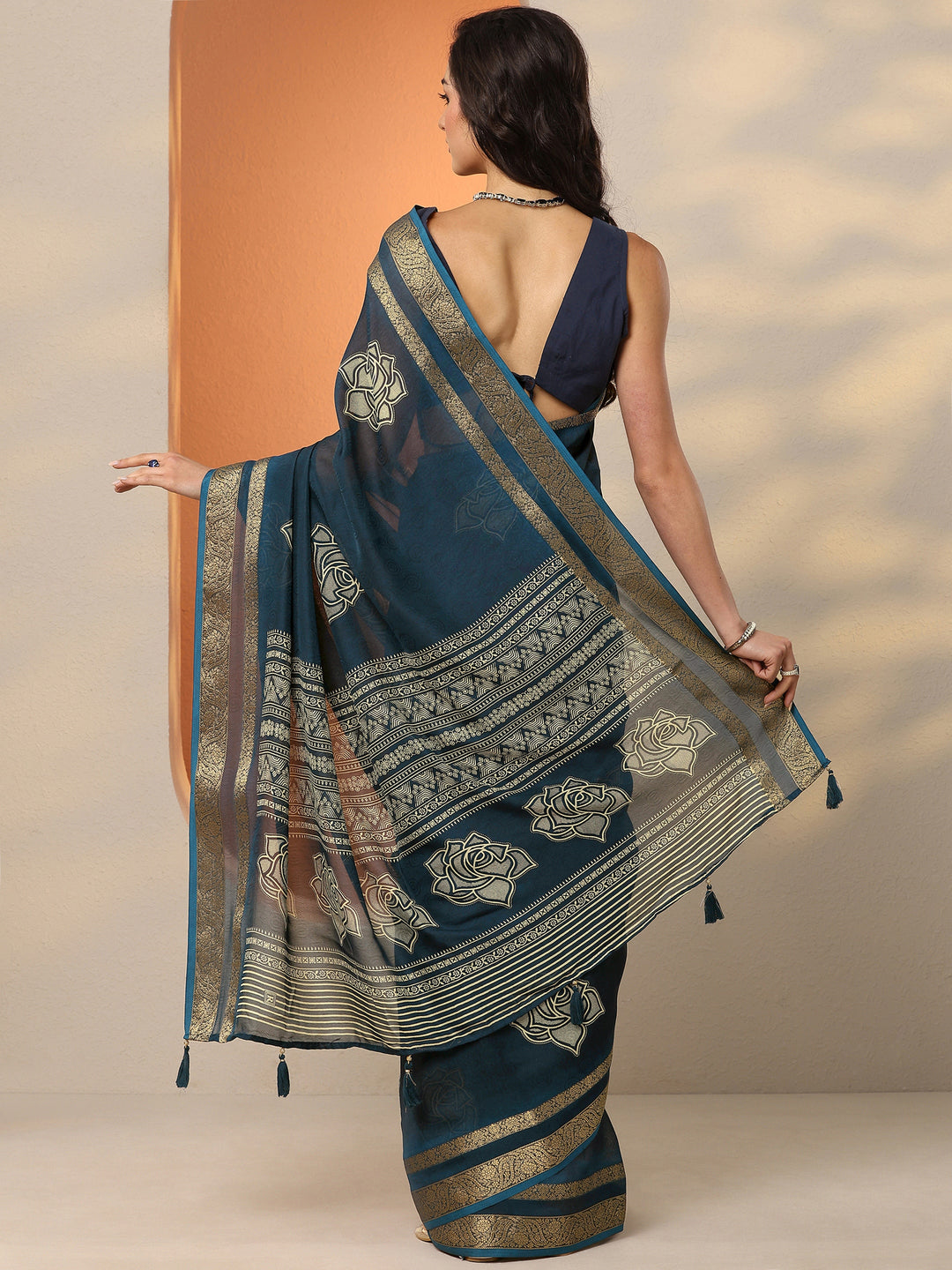 Navy Blue Printed Silk Blend Saree With Unstitched Blouse Piece