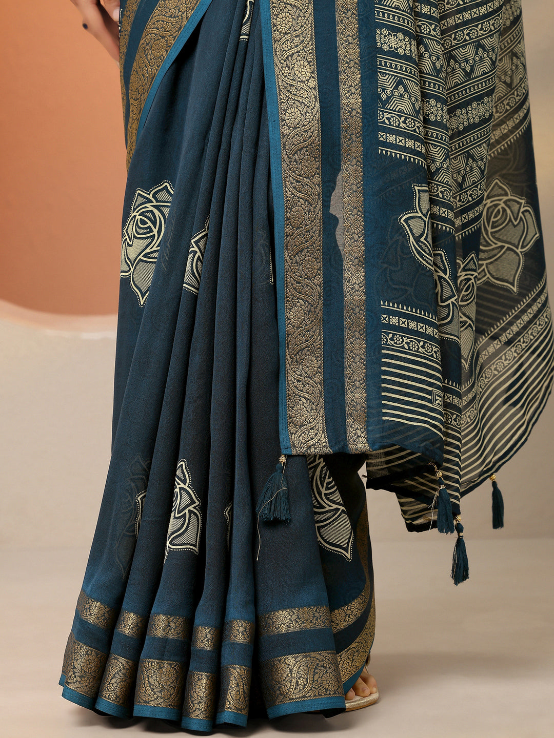 Navy Blue Printed Silk Blend Saree With Unstitched Blouse Piece