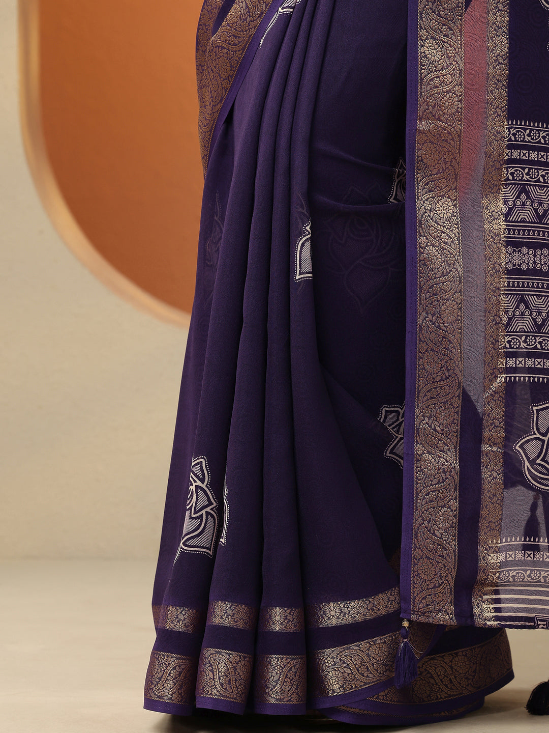 Purple Printed Silk Blend Saree With Unstitched Blouse Piece