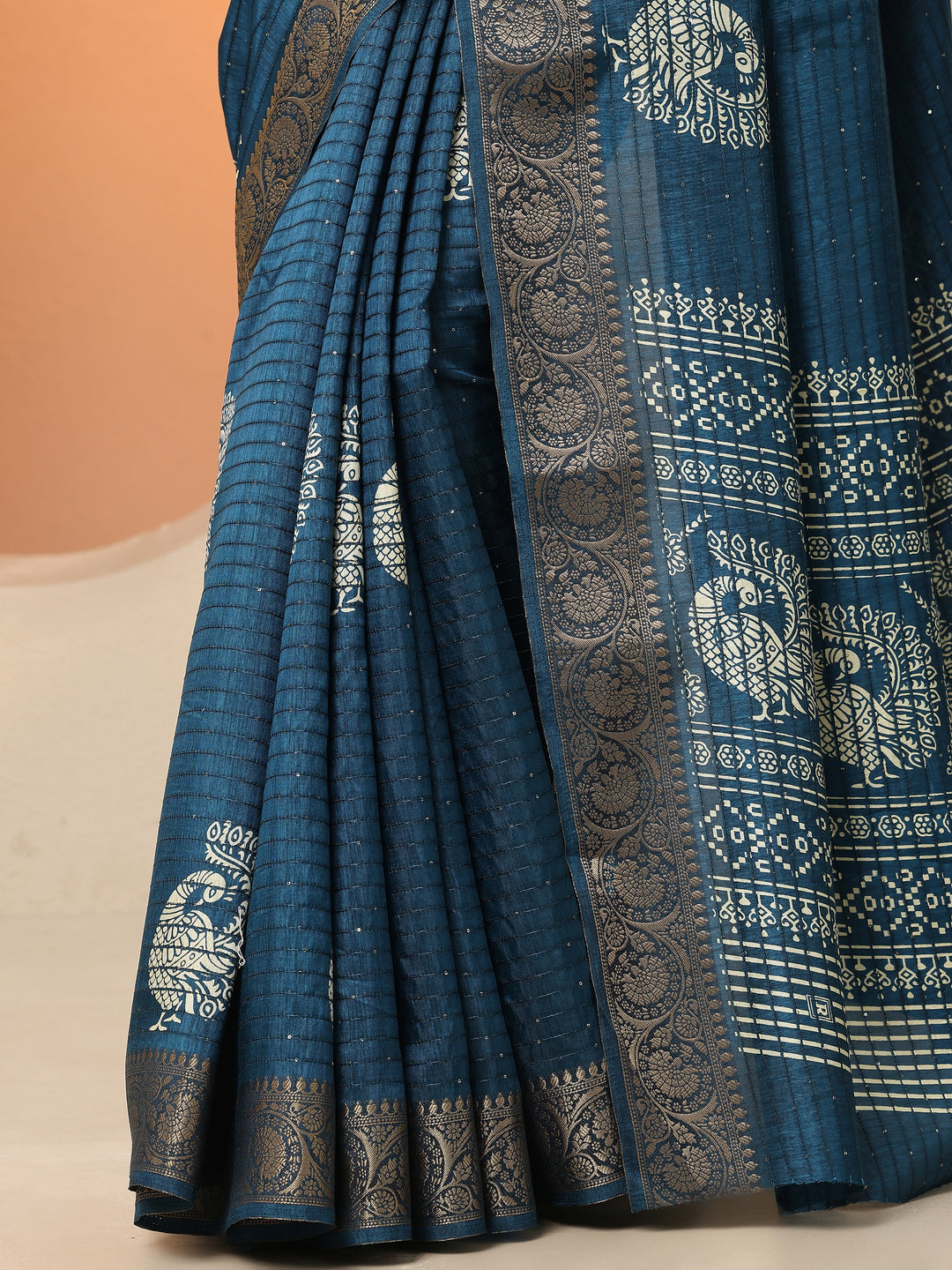 Blue Embellished Silk Blend Saree With Unstitched Blouse Piece