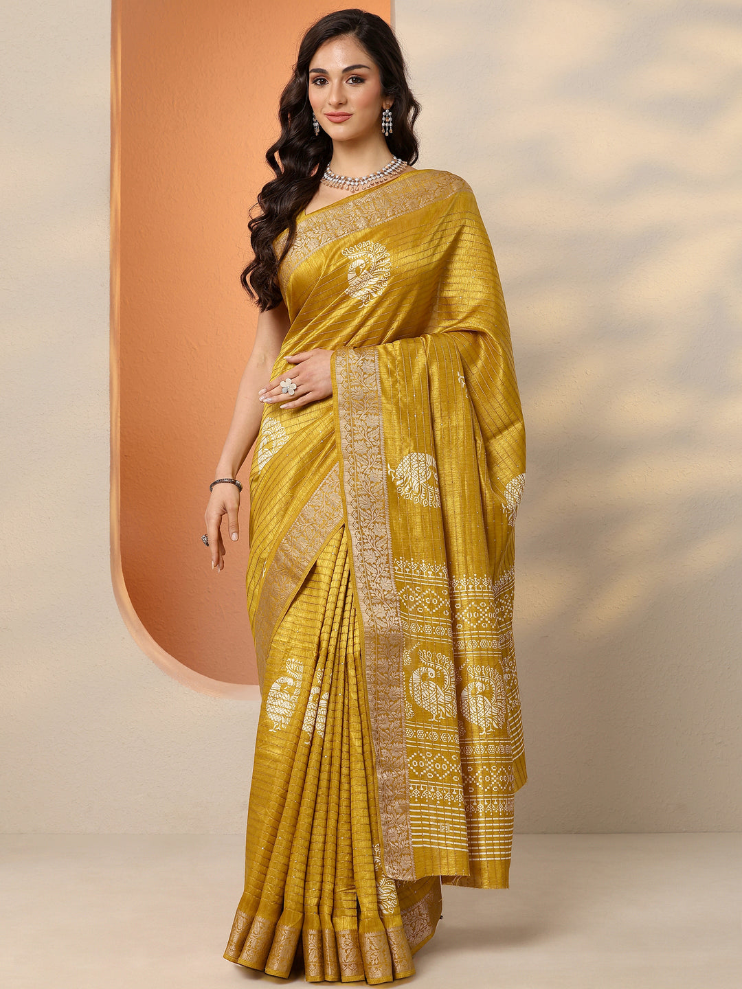 Mustard Embellished Silk Blend Saree With Unstitched Blouse Piece