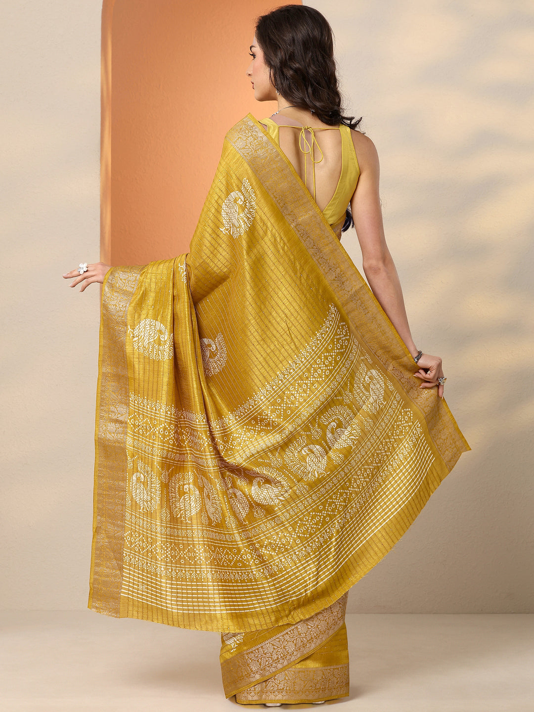 Mustard Embellished Silk Blend Saree With Unstitched Blouse Piece