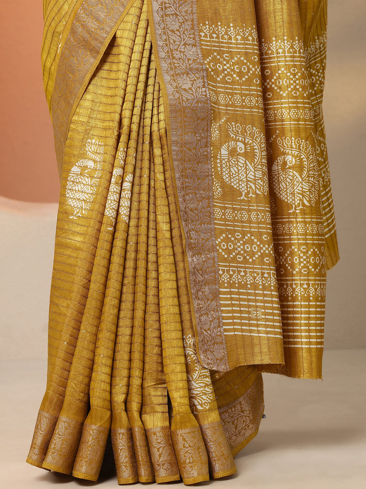 Mustard Embellished Silk Blend Saree With Unstitched Blouse Piece