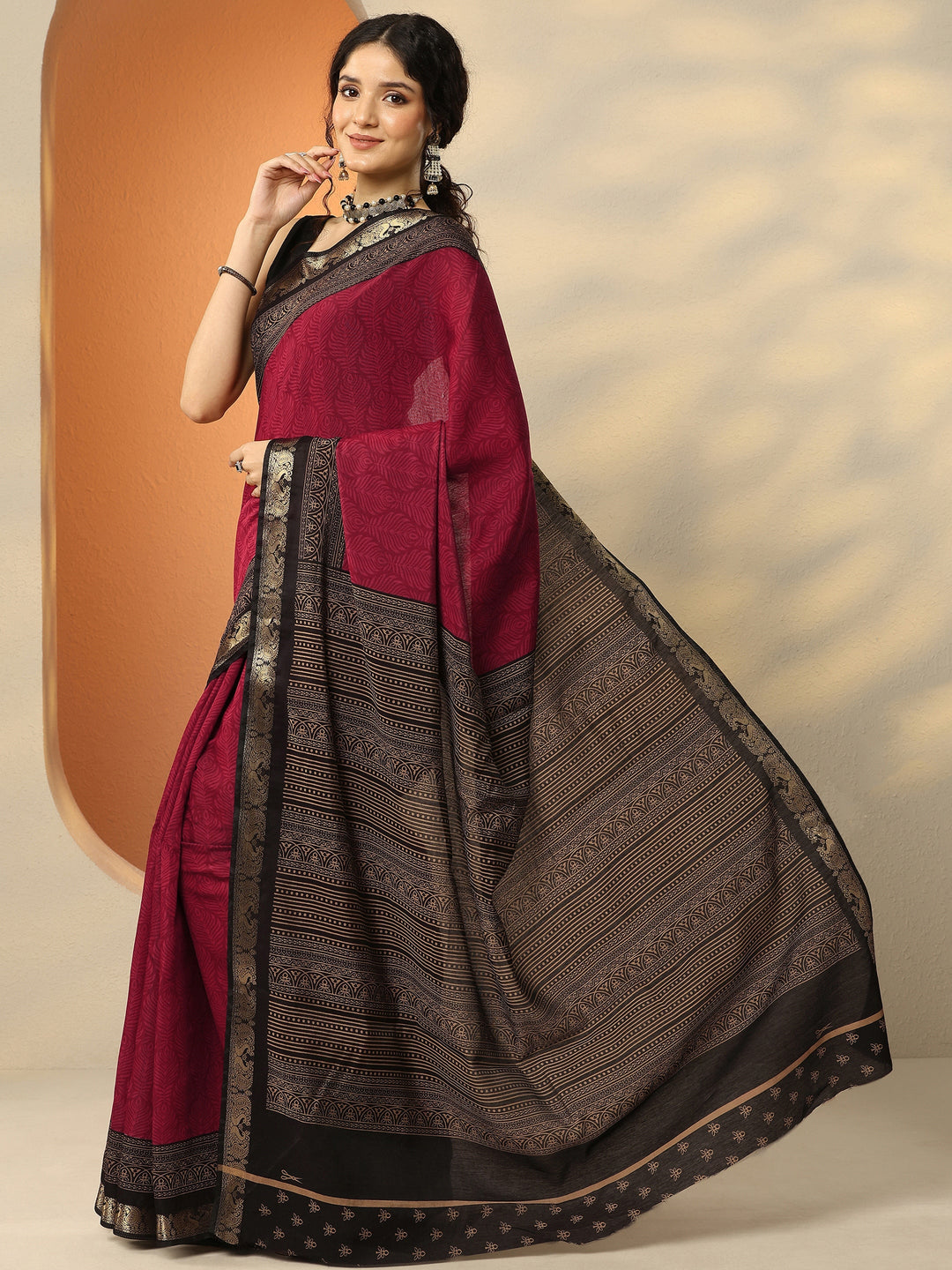 Red Printed Silk Blend Saree With Unstitched Blouse Piece