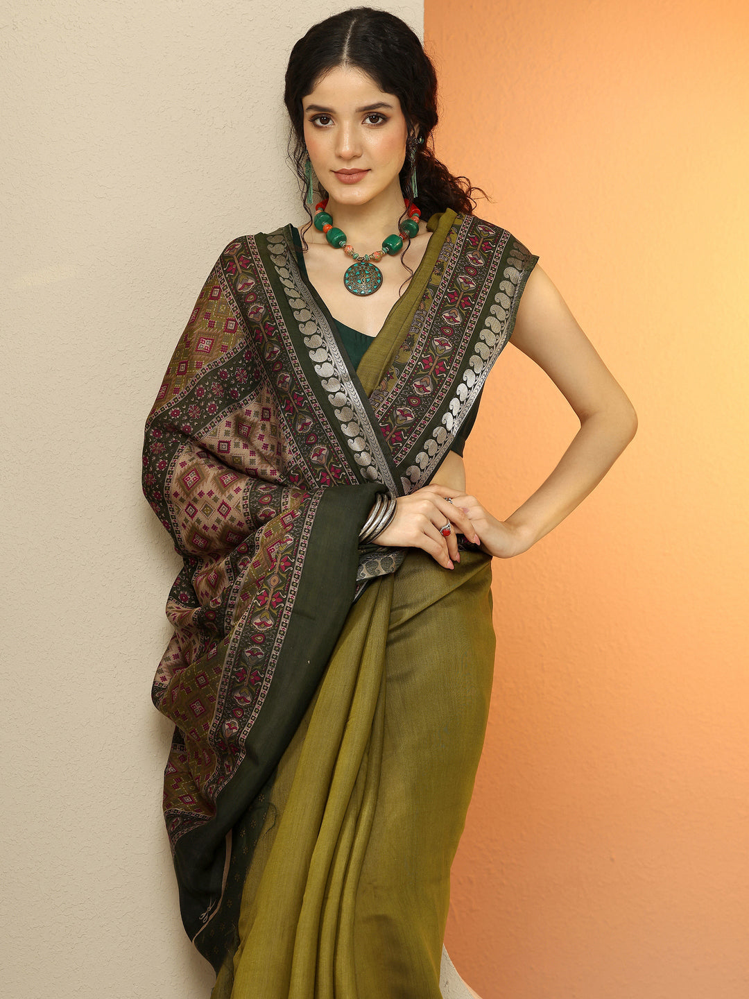 Green Printed Silk Blend Saree With Unstitched Blouse Piece