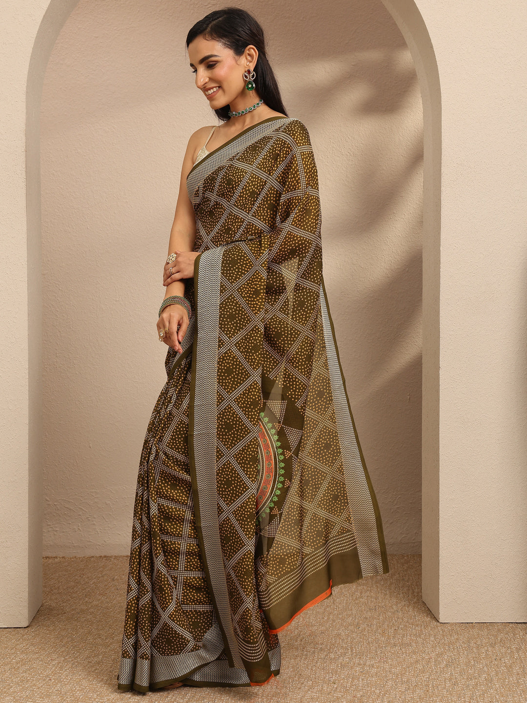 Green Bandhani Printed Georgette Saree With Unstitched Blouse Piece