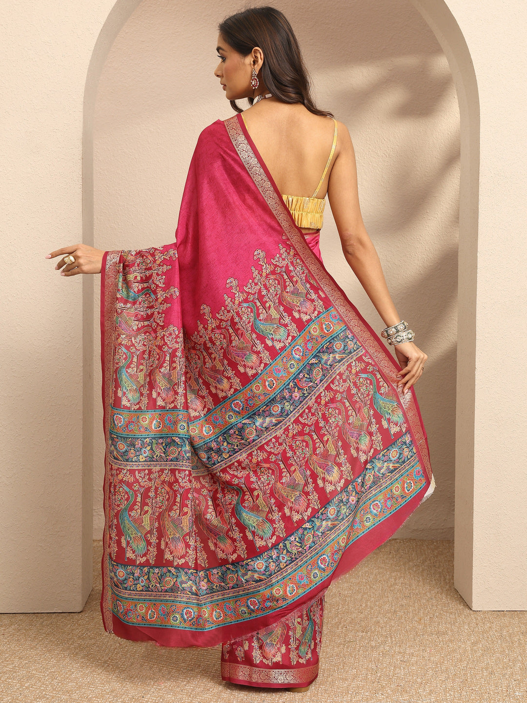 Pink Printed Silk Blend Saree With Unstitched Blouse Piece
