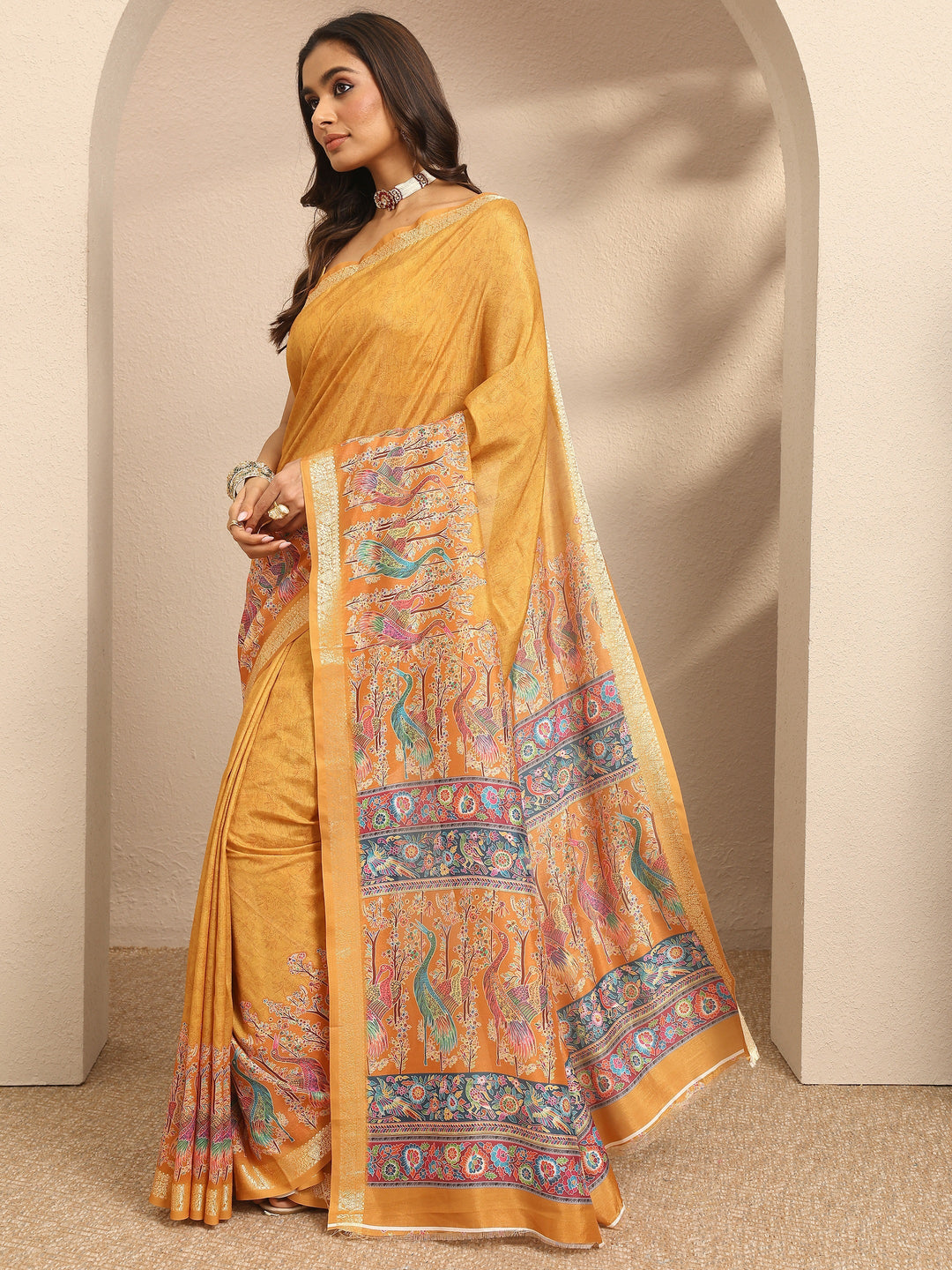 Mustard Printed Silk Blend Saree With Unstitched Blouse Piece