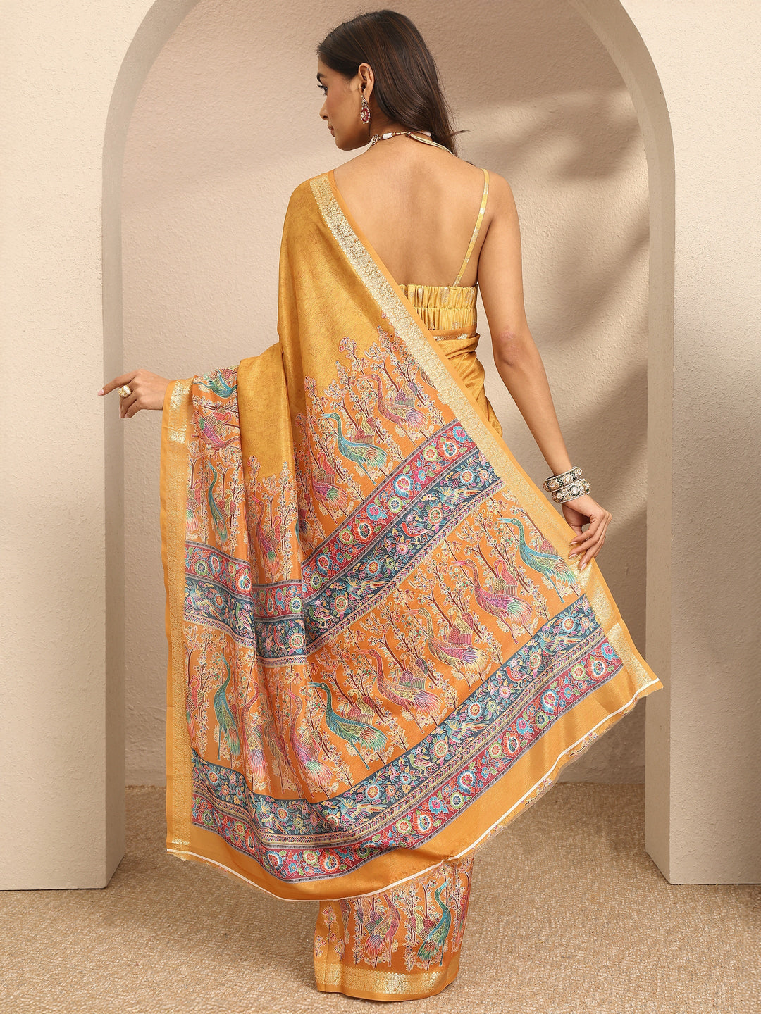 Mustard Printed Silk Blend Saree With Unstitched Blouse Piece