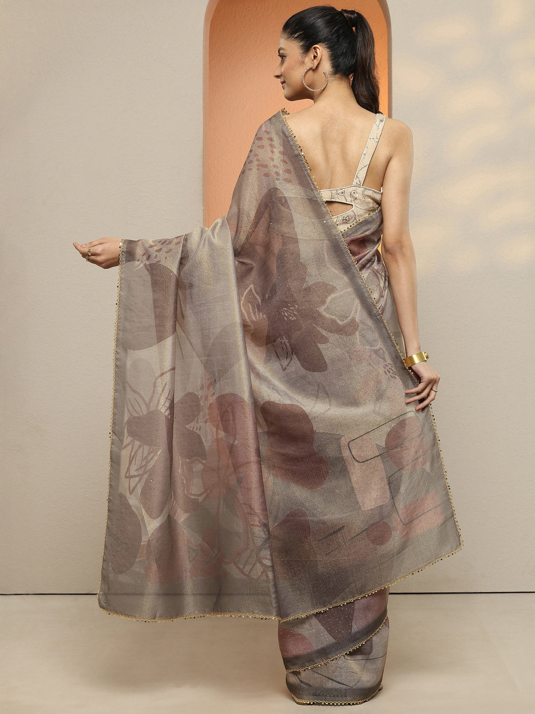 Grey Geometric Printed Silk Blend Saree With Unstitched Blouse Piece