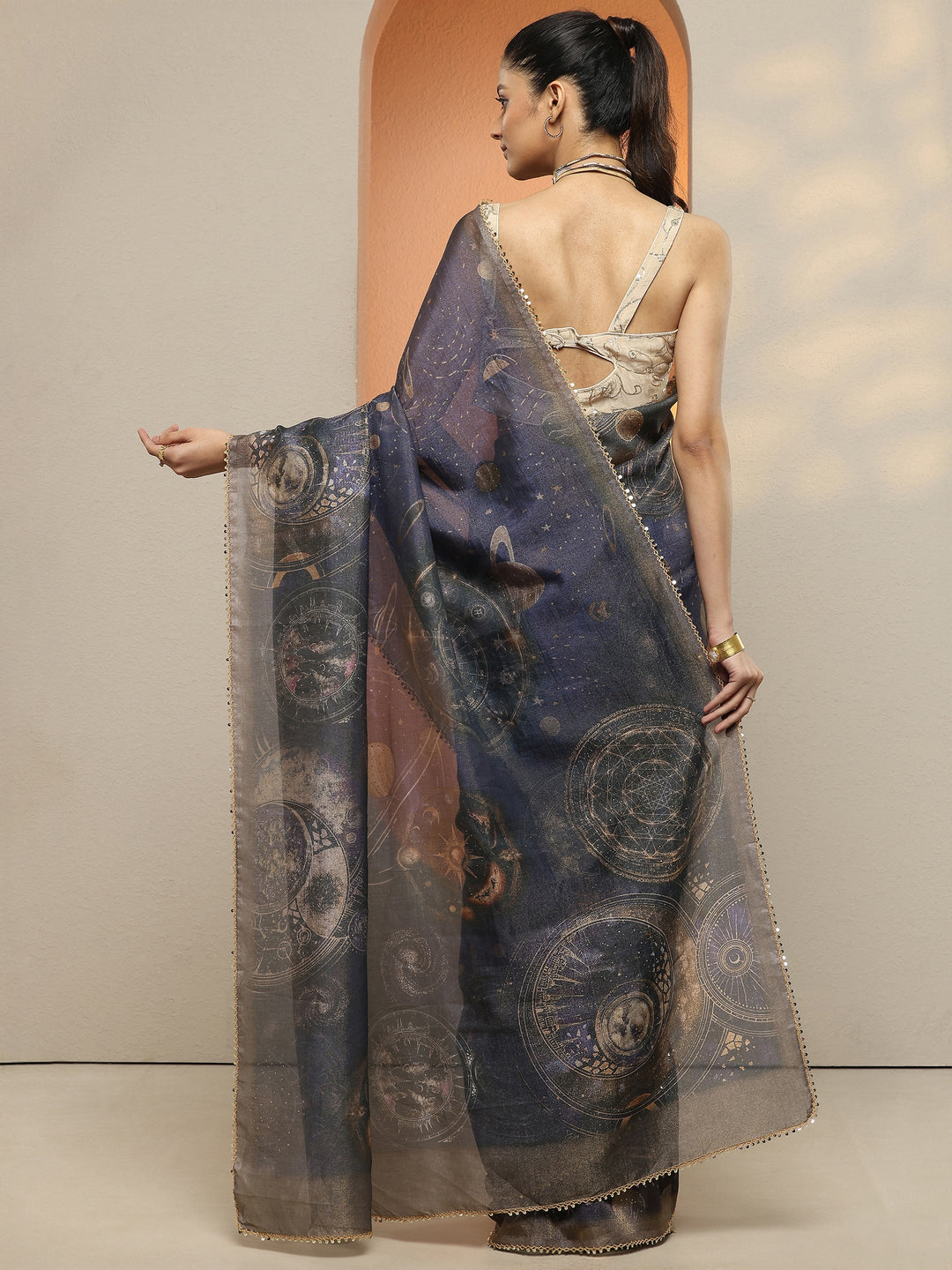 Purple Geometric Printed Silk Blend Saree With Unstitched Blouse Piece