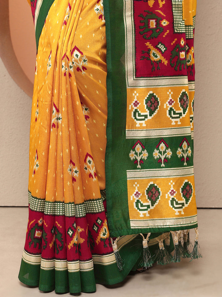 Mustard Printed Silk Blend Saree With Unstitched Blouse Piece