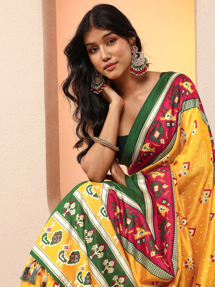 Mustard Printed Silk Blend Saree With Unstitched Blouse Piece