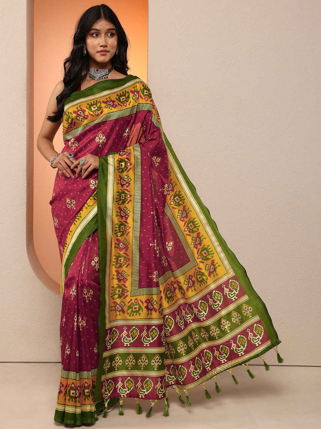 Maroon Printed Silk Blend Saree With Unstitched Blouse Piece