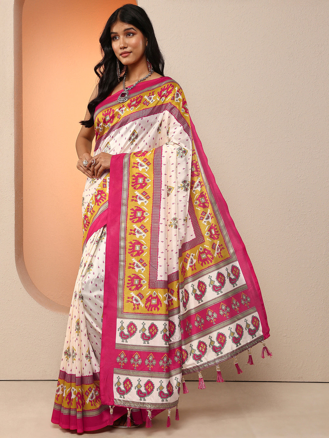 Off White Printed Silk Blend Saree With Unstitched Blouse Piece