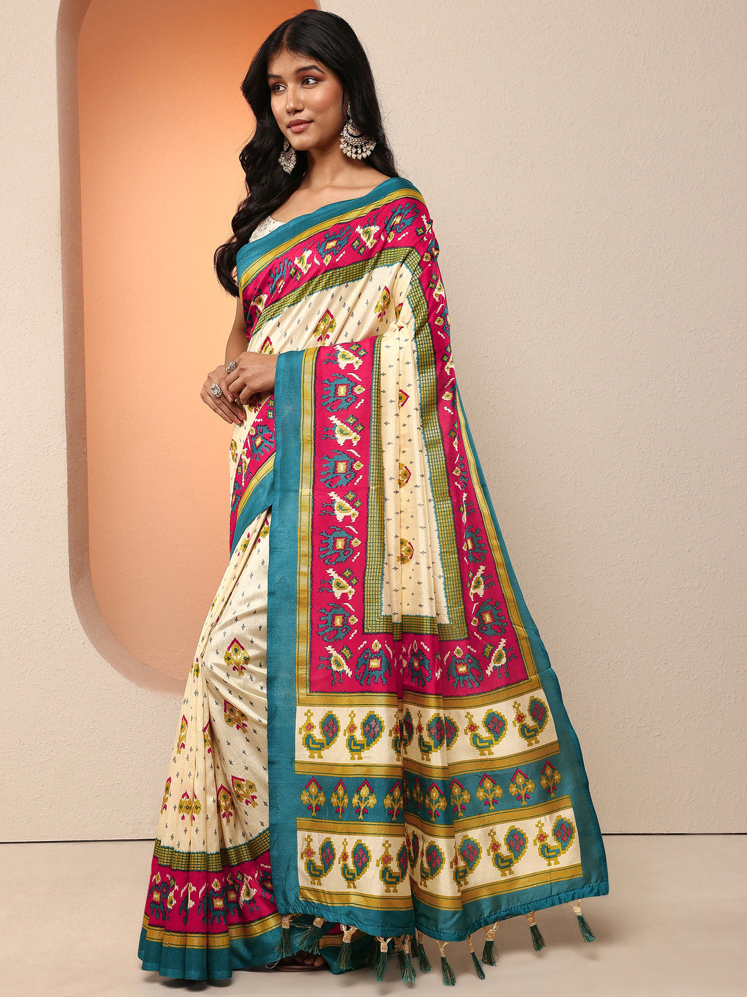 Off White Printed Silk Blend Saree With Unstitched Blouse Piece